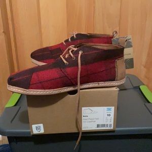 Toms Bota Red Plaid Boots Shoes 10